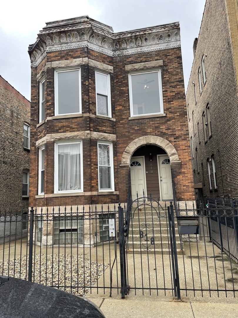 818 N Rockwell St Property Photo