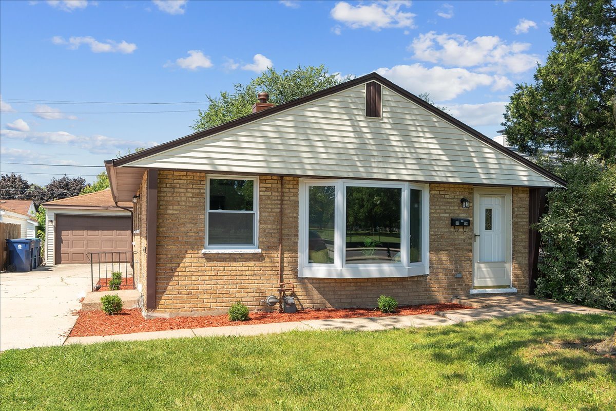 9002 S Pulaski Road Property Photo