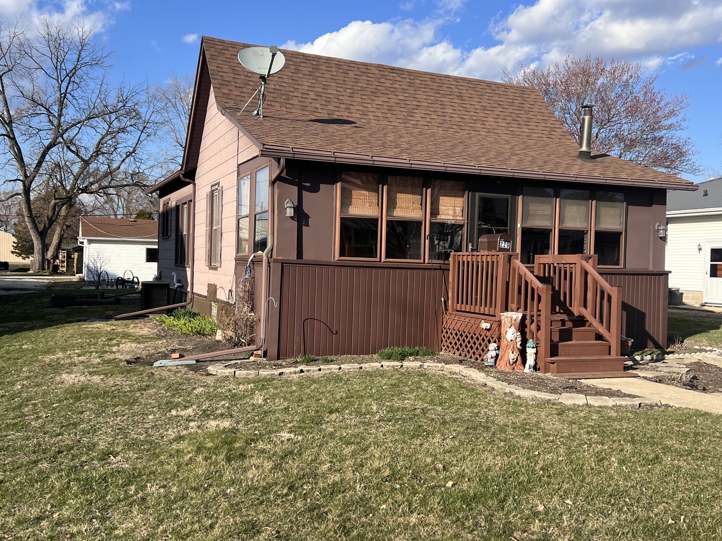 229 E State Street Property Photo