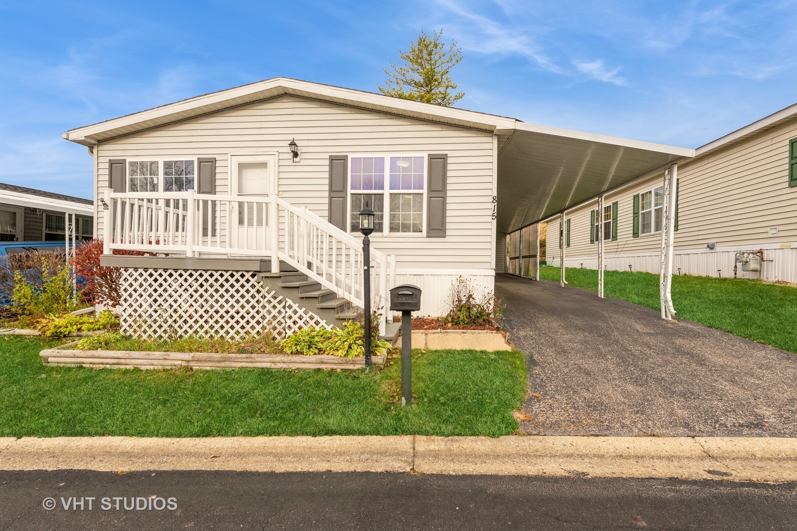 815 Oakbrook Dr Property Photo