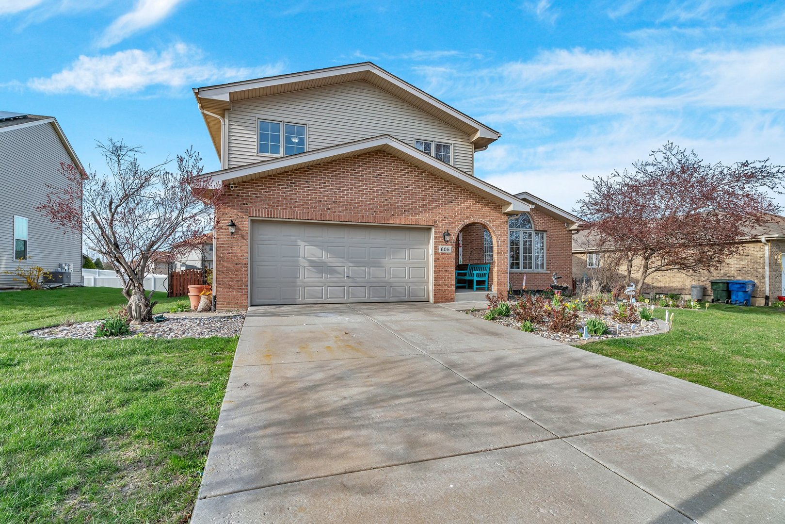 605 High Grove Drive Property Photo 4