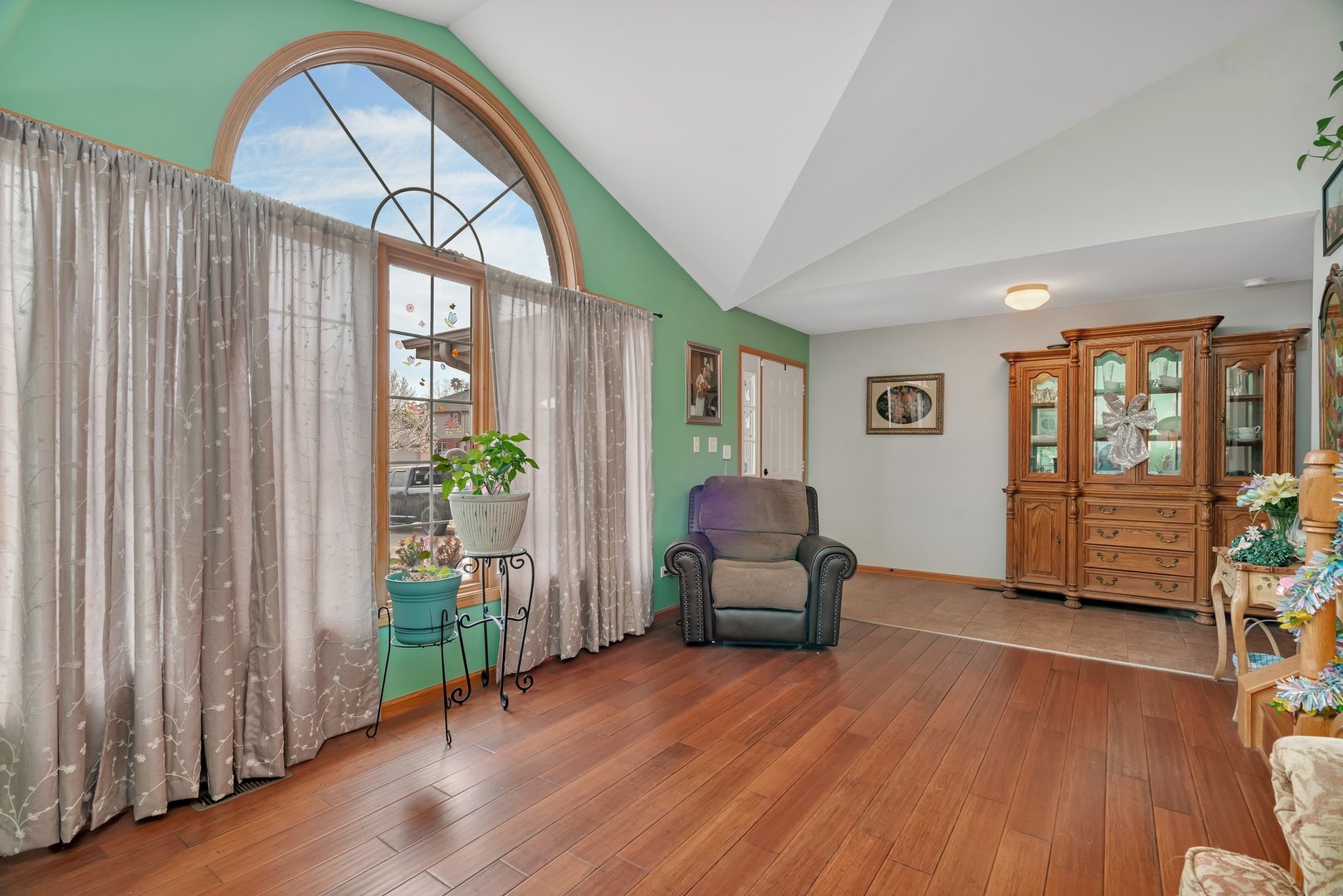 605 High Grove Drive Property Photo 7