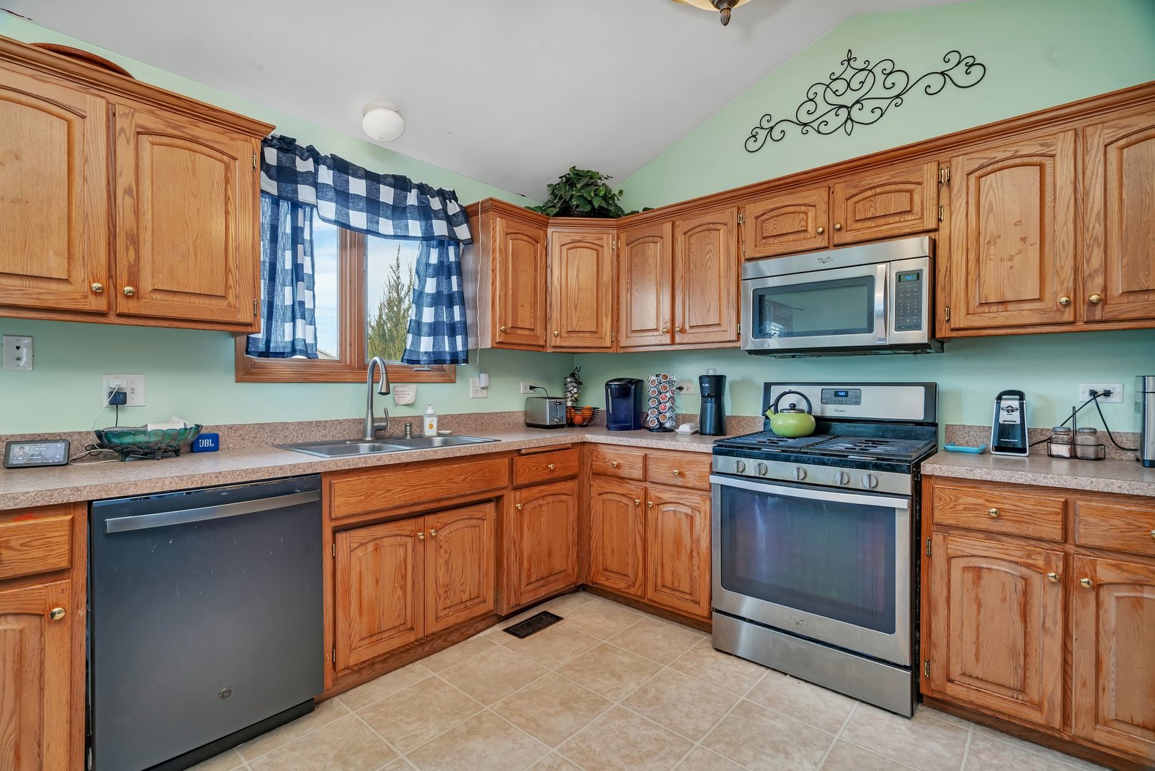 605 High Grove Drive Property Photo 14