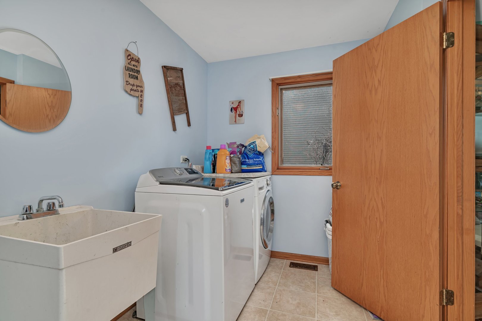 605 High Grove Drive Property Photo 21