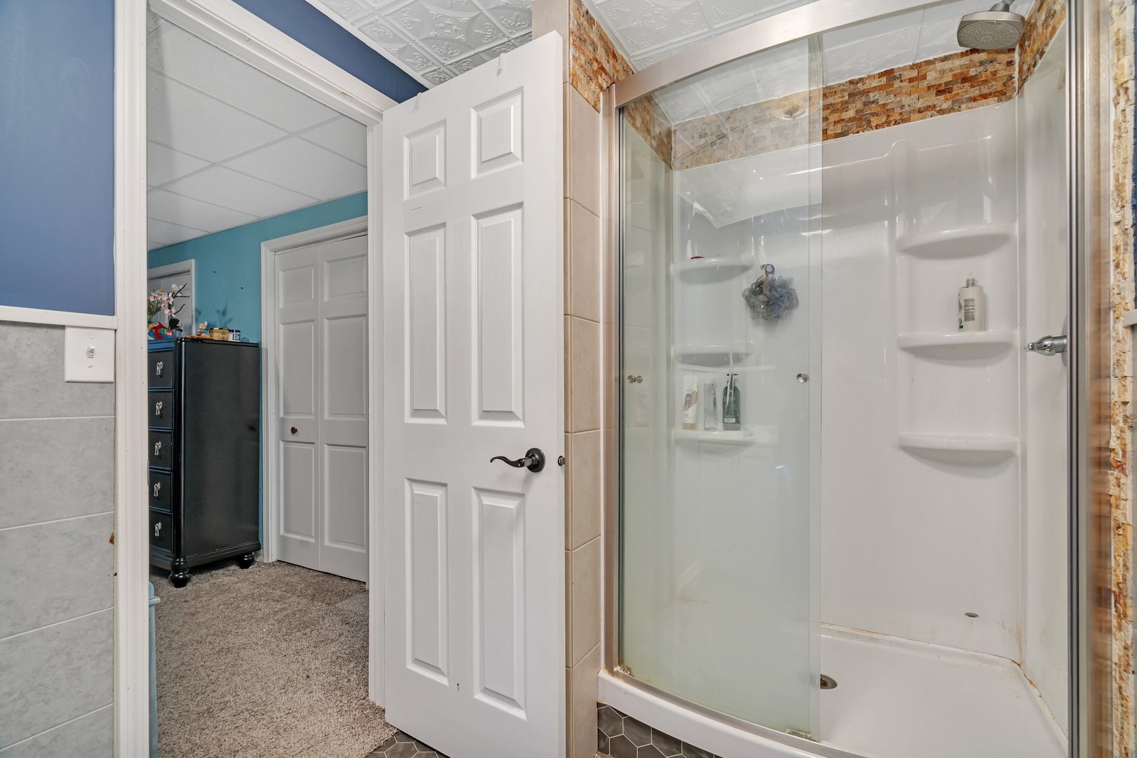 605 High Grove Drive Property Photo 32