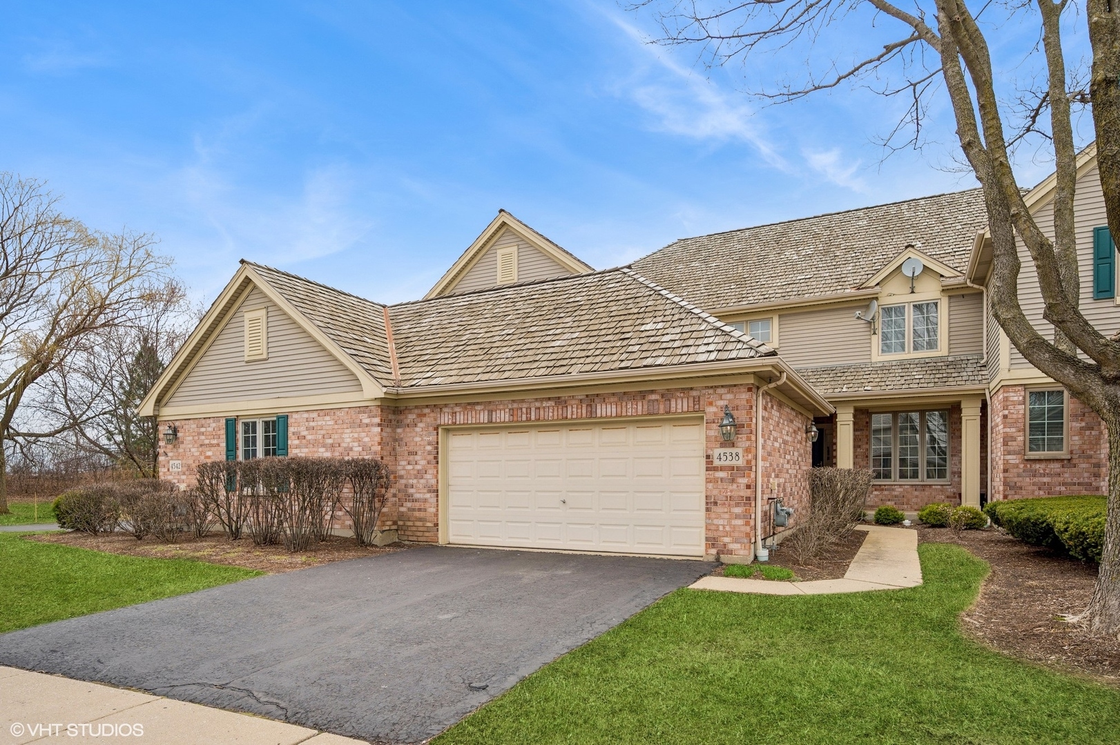 4538 N Seminole Drive Property Photo 1