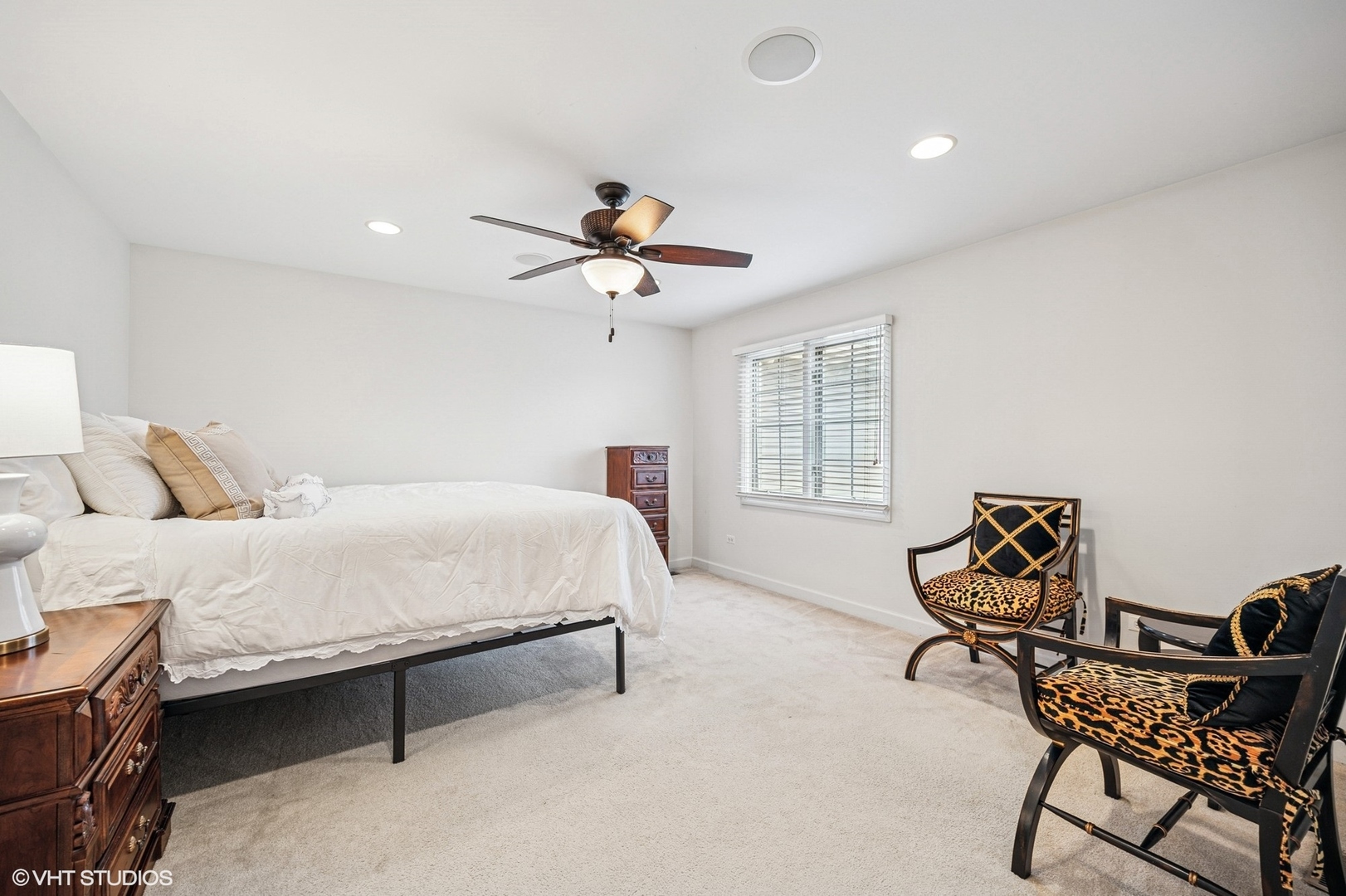 4538 N Seminole Drive Property Photo 18