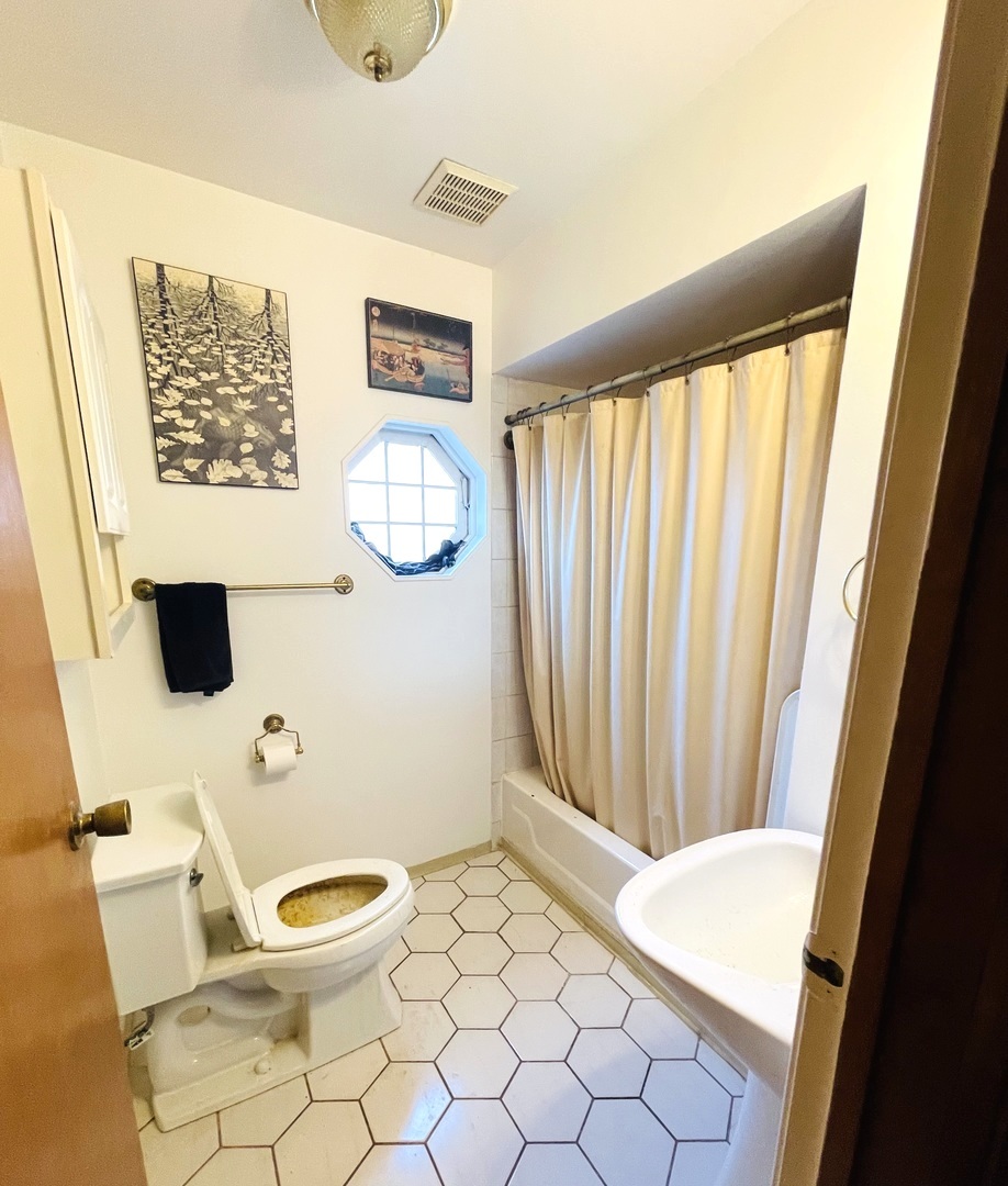 9330 S 51st Avenue Property Photo 6