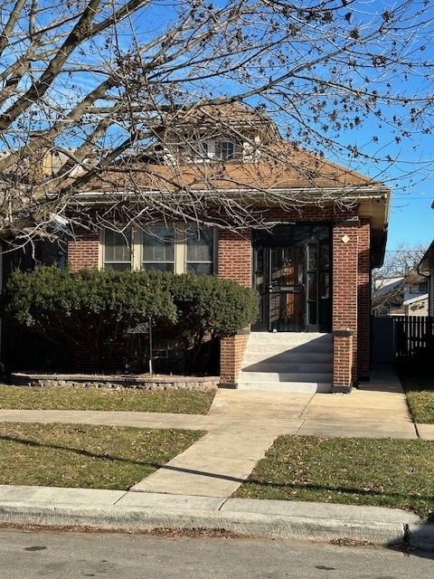 7643 S Paxton Avenue Property Photo