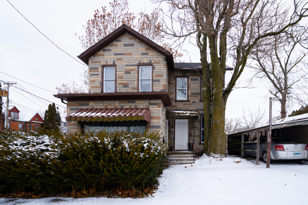 4 E Clark Street Property Photo