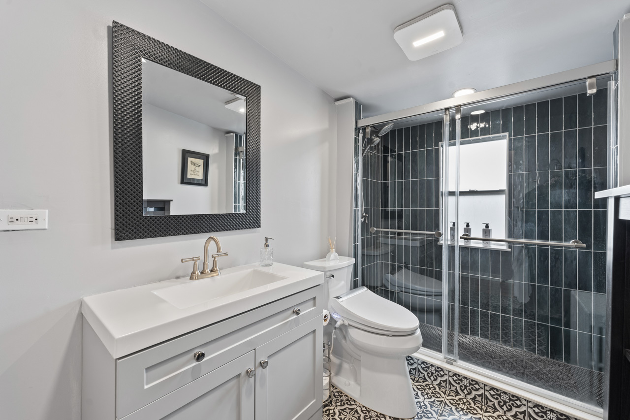 310 W Irving Park Road Property Photo 27
