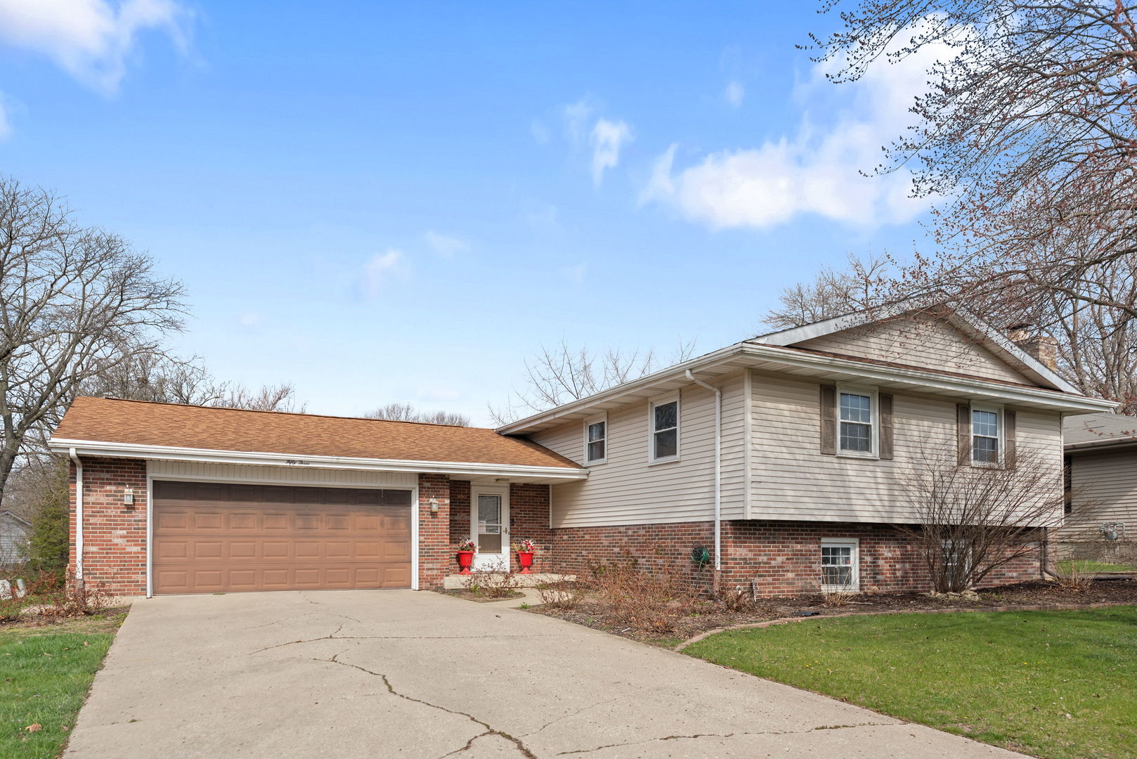 53 Briarcliff Lane Property Photo