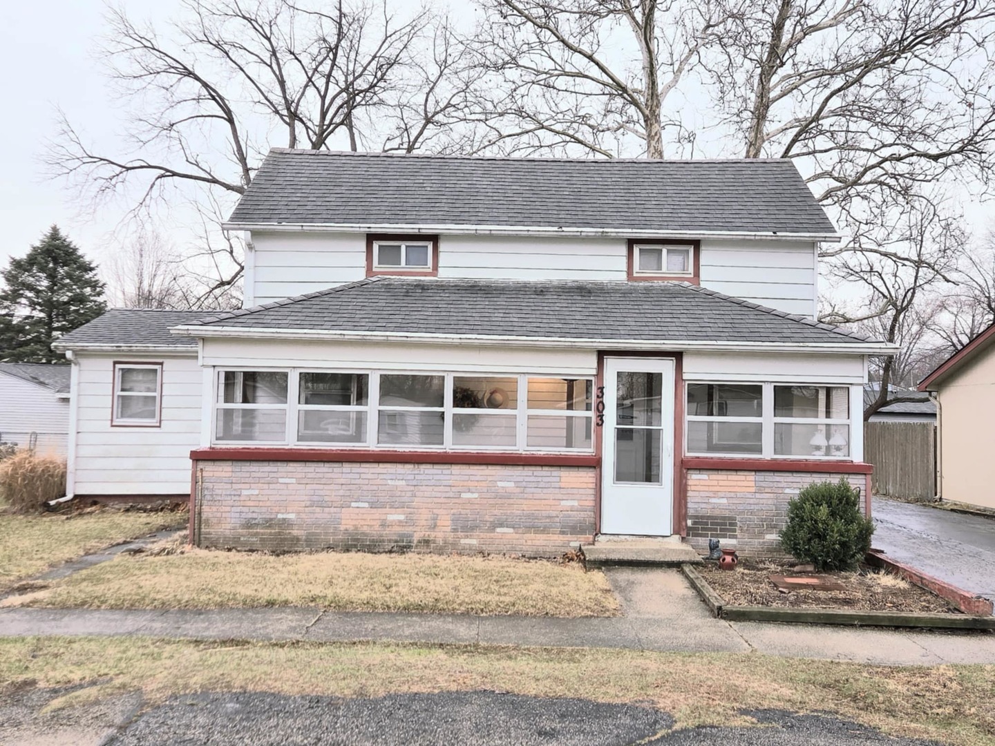 303 E First Street Property Photo