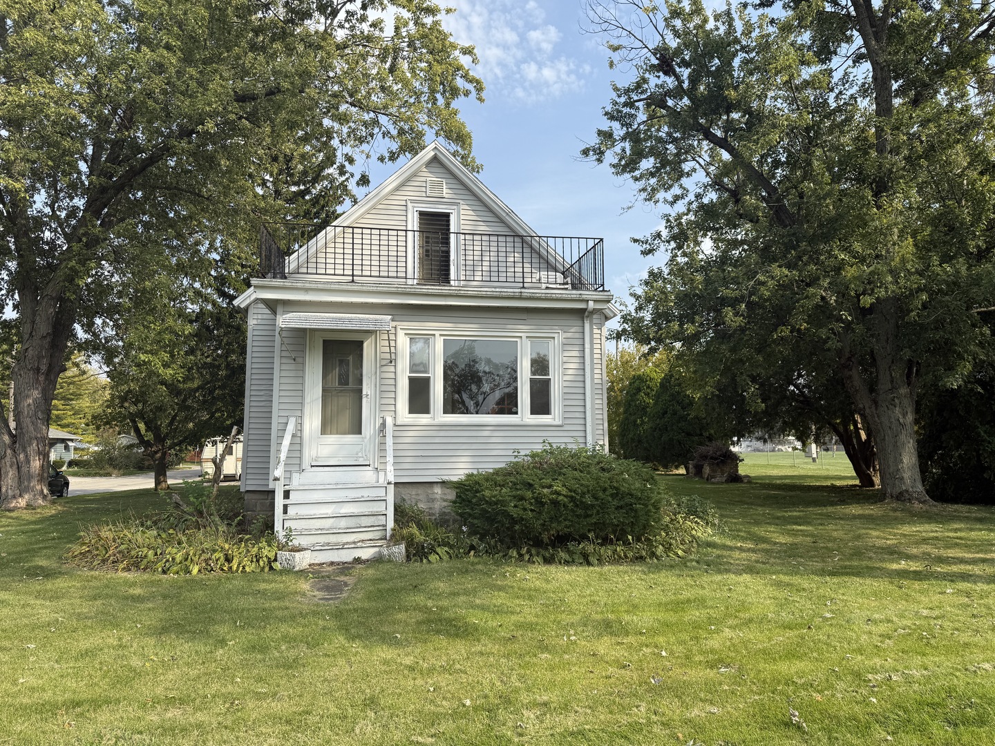 194 Real Estate Listings Main Image