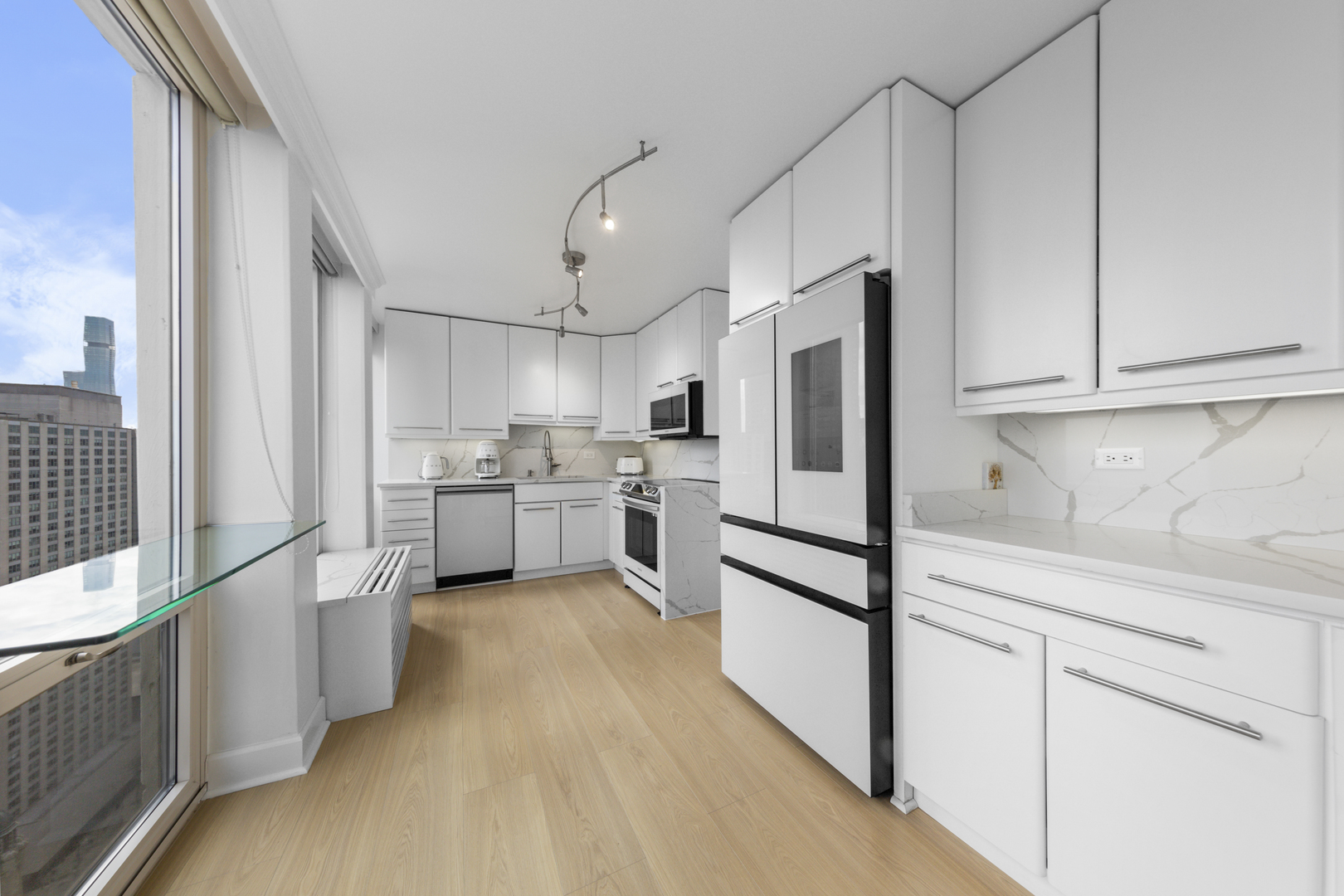 111 E Chestnut Street 38c Property Photo 6