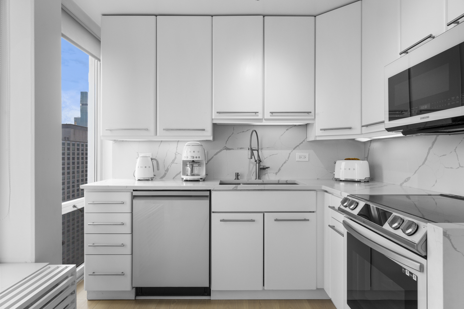 111 E Chestnut Street 38c Property Photo 7