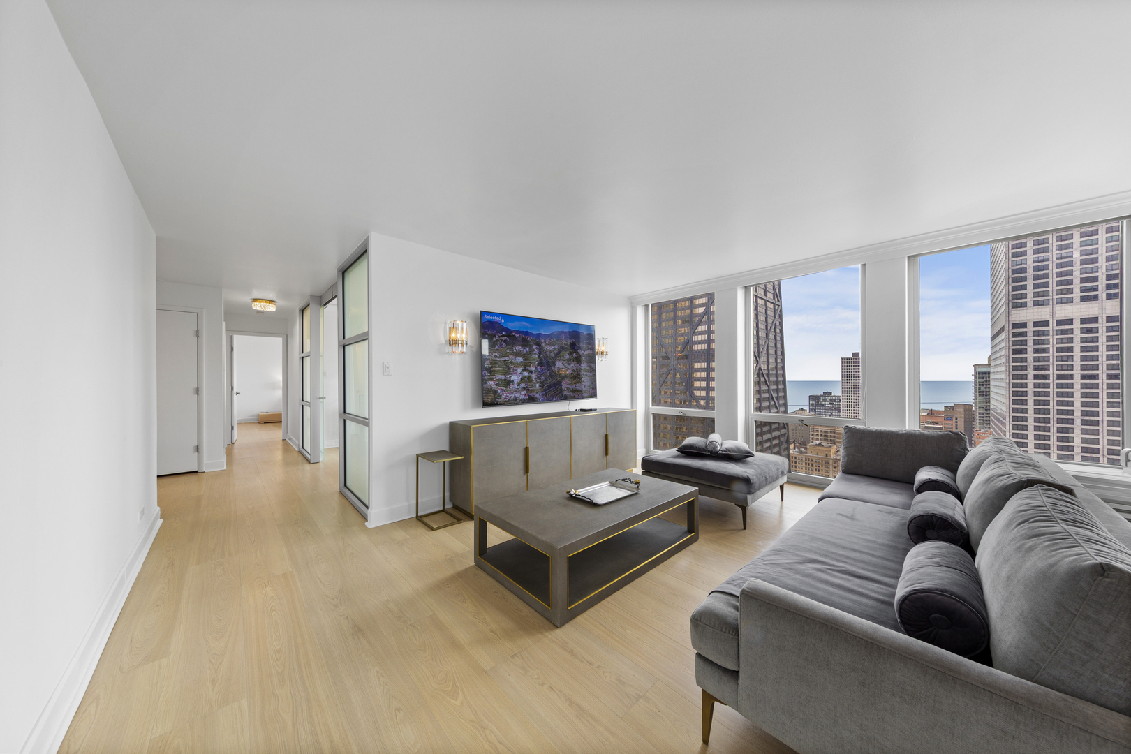 111 E Chestnut Street 38c Property Photo 11