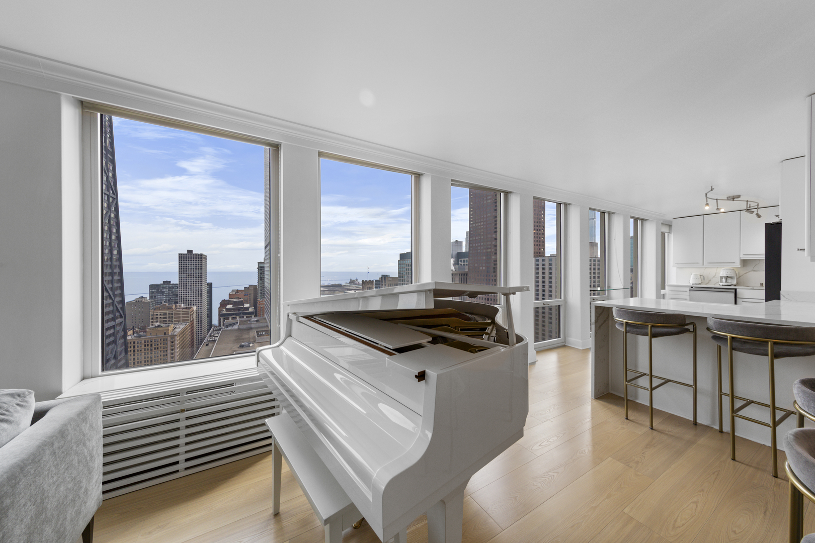 111 E Chestnut Street 38c Property Photo 15