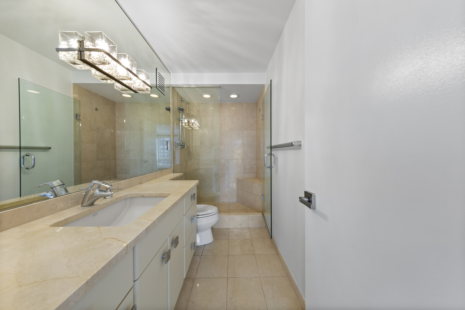 111 E Chestnut Street 38c Property Photo 20