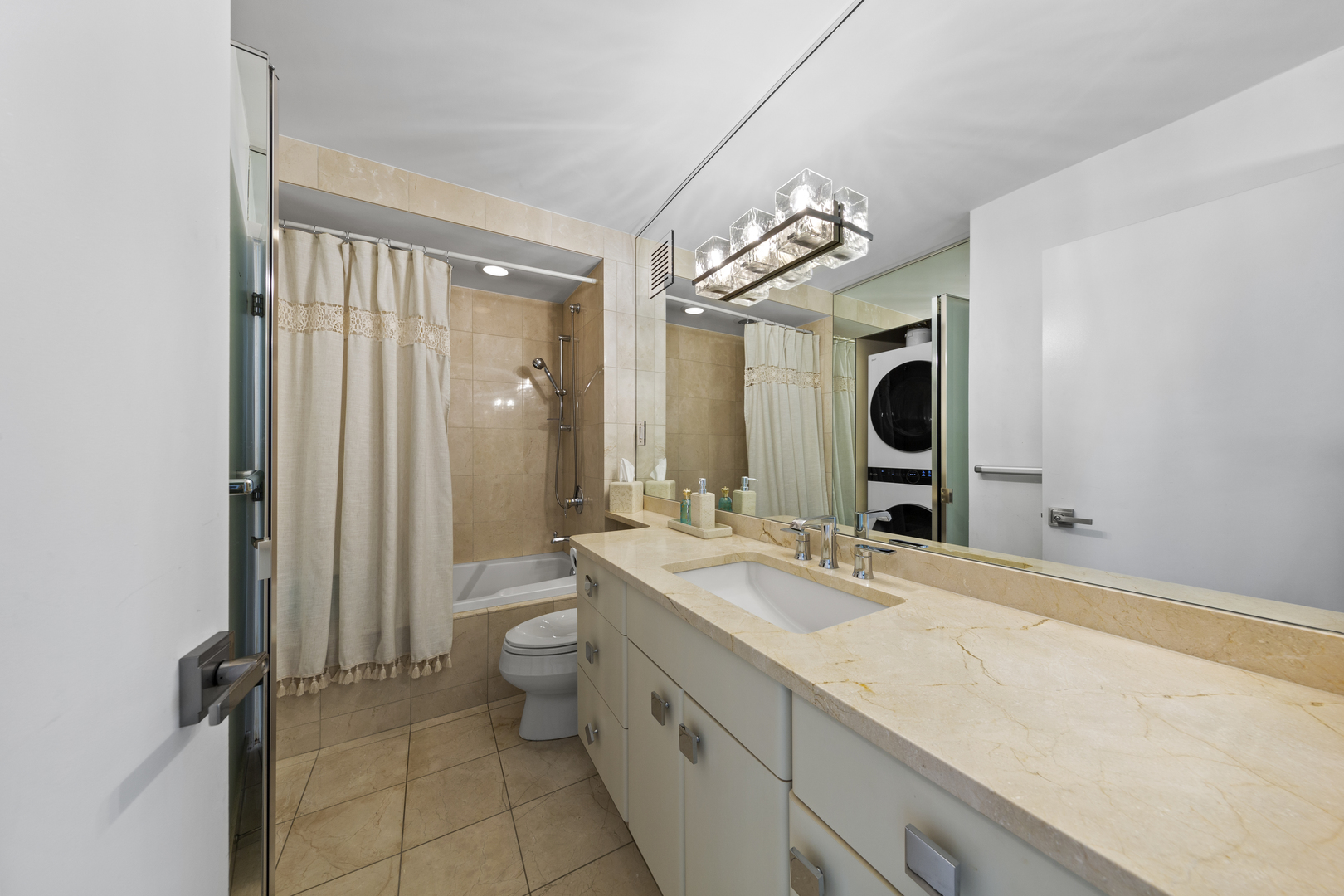 111 E Chestnut Street 38c Property Photo 21