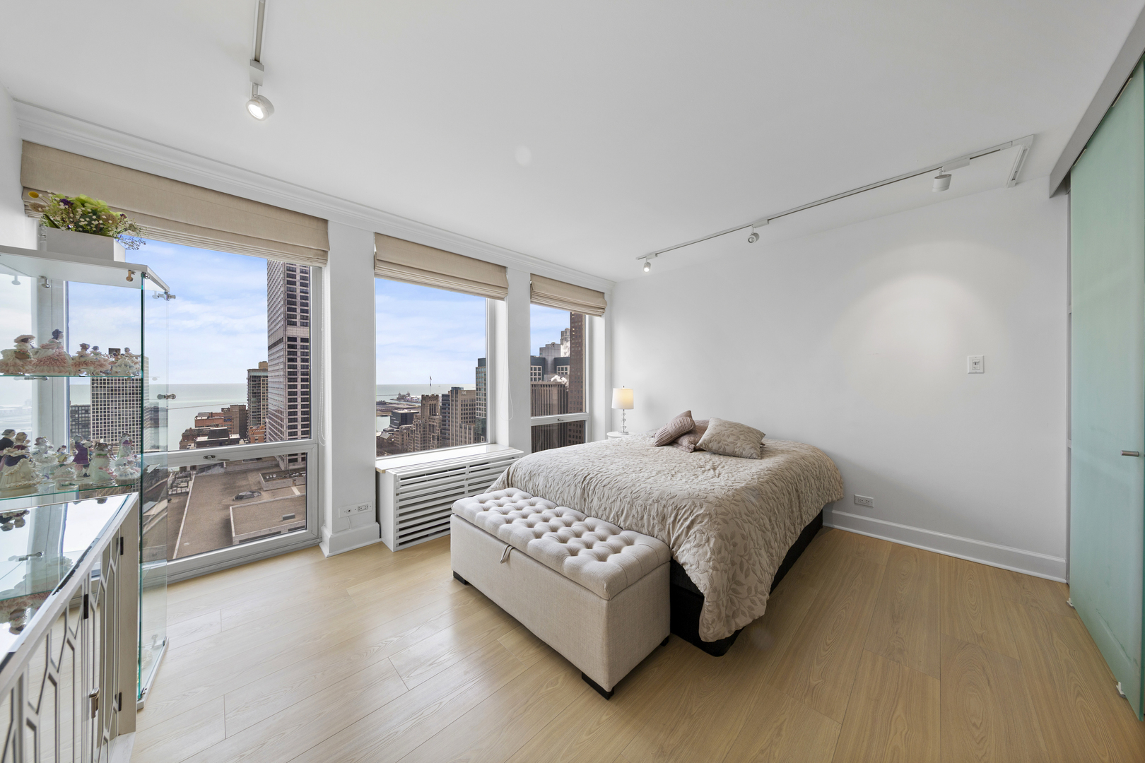 111 E Chestnut Street 38c Property Photo 24