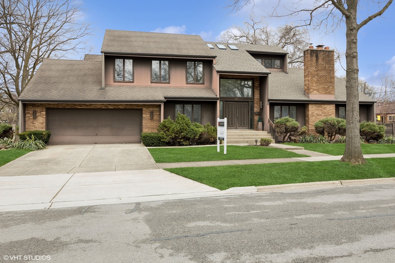 241 Leitch Avenue Property Photo