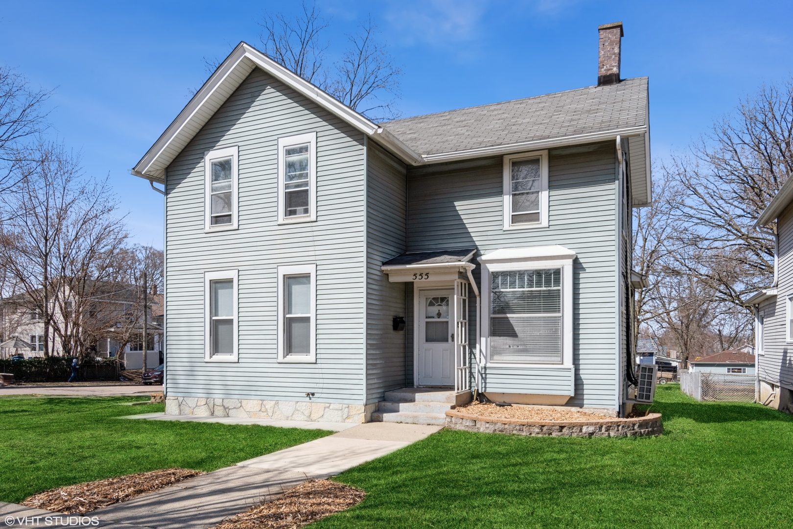555 S Lasalle Street Property Photo