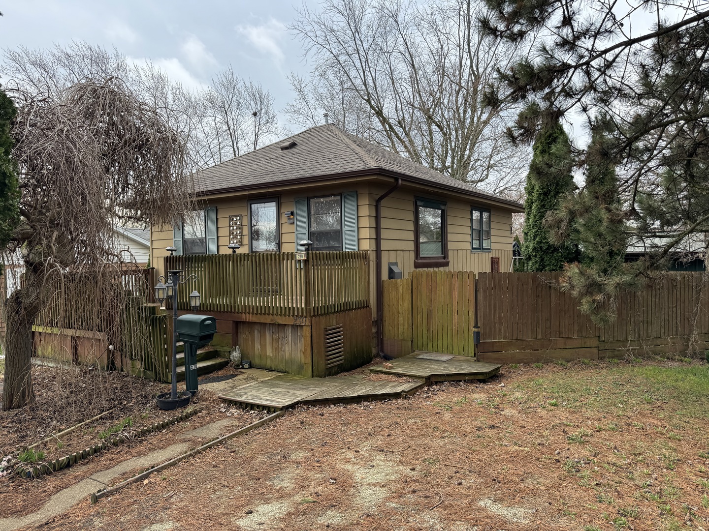 230 E Holmes Street Property Photo