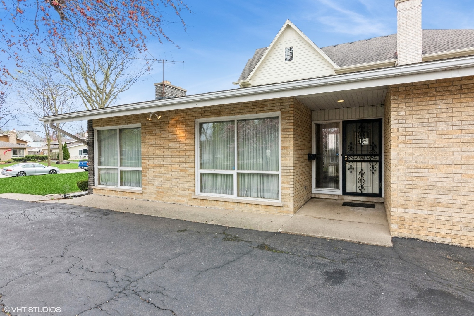5328 Grand Avenue Property Photo