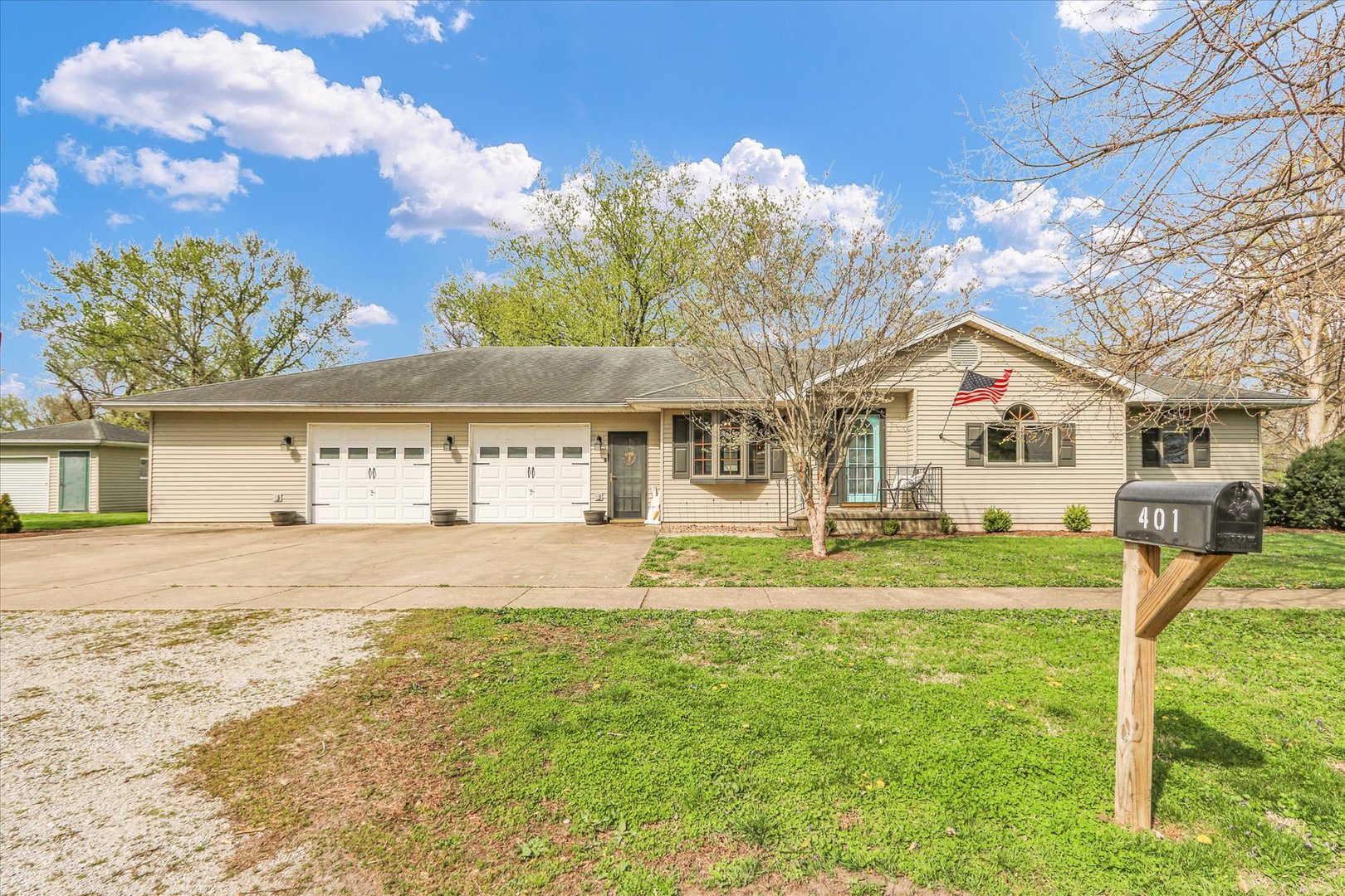 Bement High School Real Estate Listings Main Image