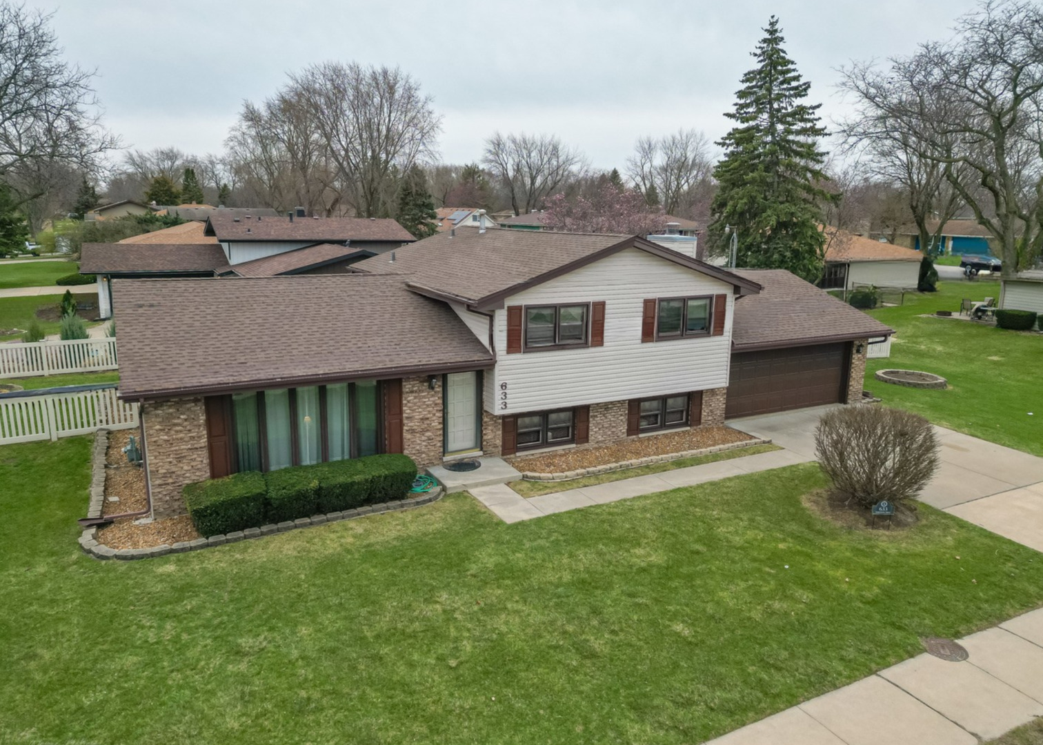 633 Parkshore Drive Property Photo
