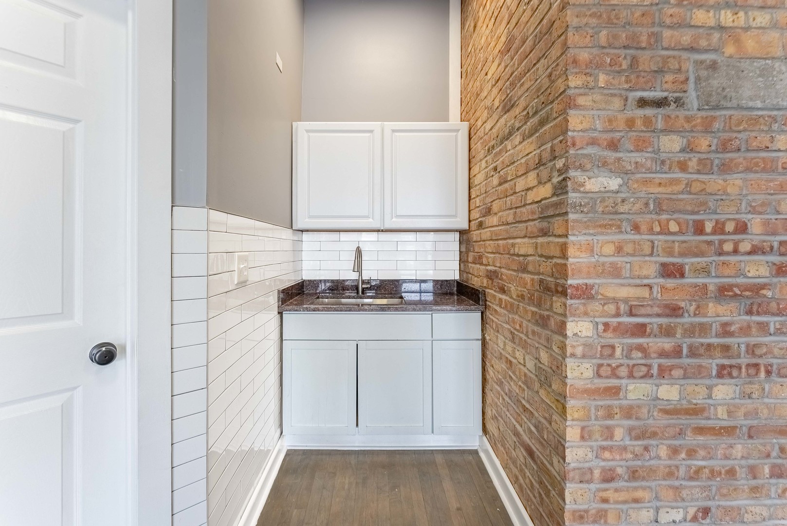 5436 W Fullerton Avenue Property Photo 8