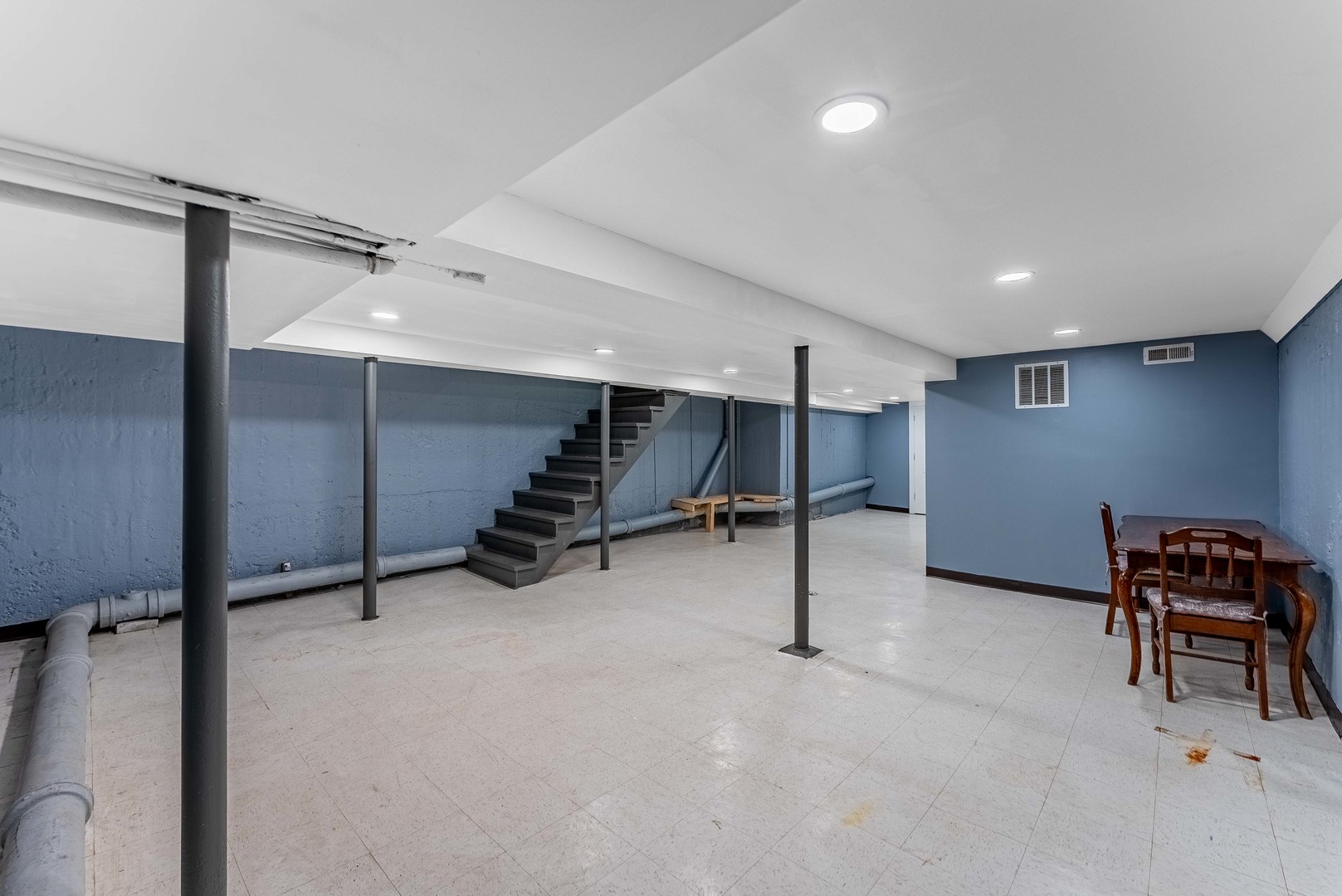 5436 W Fullerton Avenue Property Photo 11