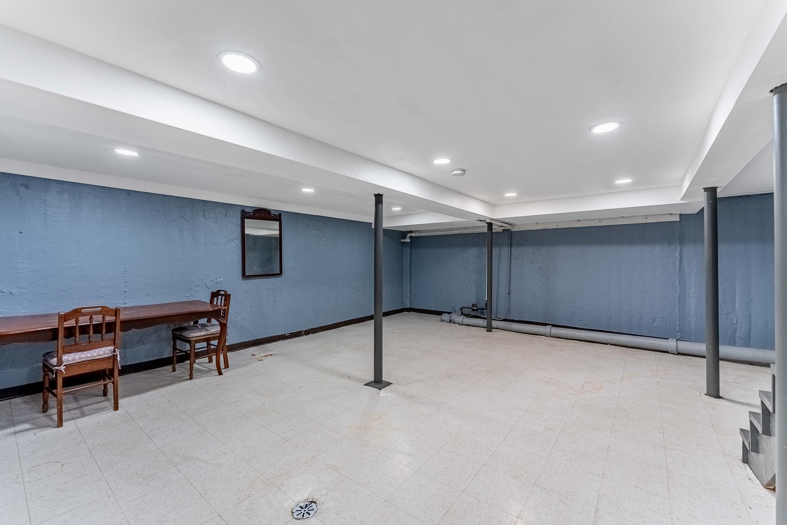 5436 W Fullerton Avenue Property Photo 12