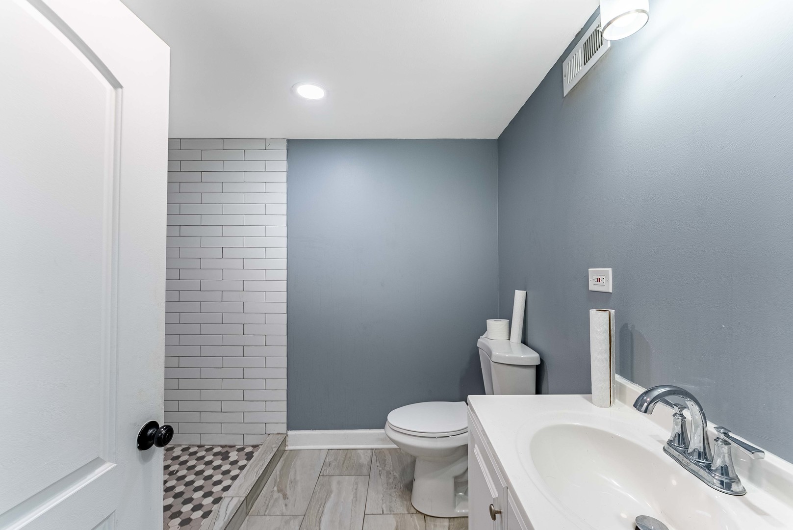 5436 W Fullerton Avenue Property Photo 15