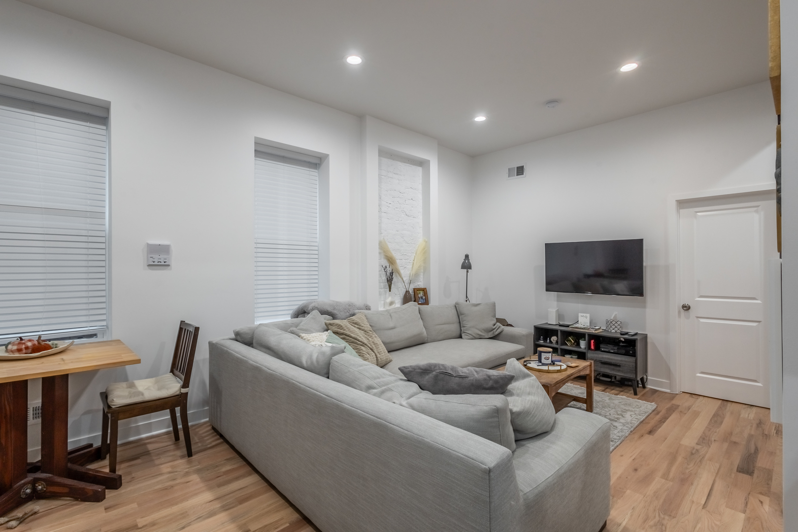 1344 W Ohio Street Property Photo 6