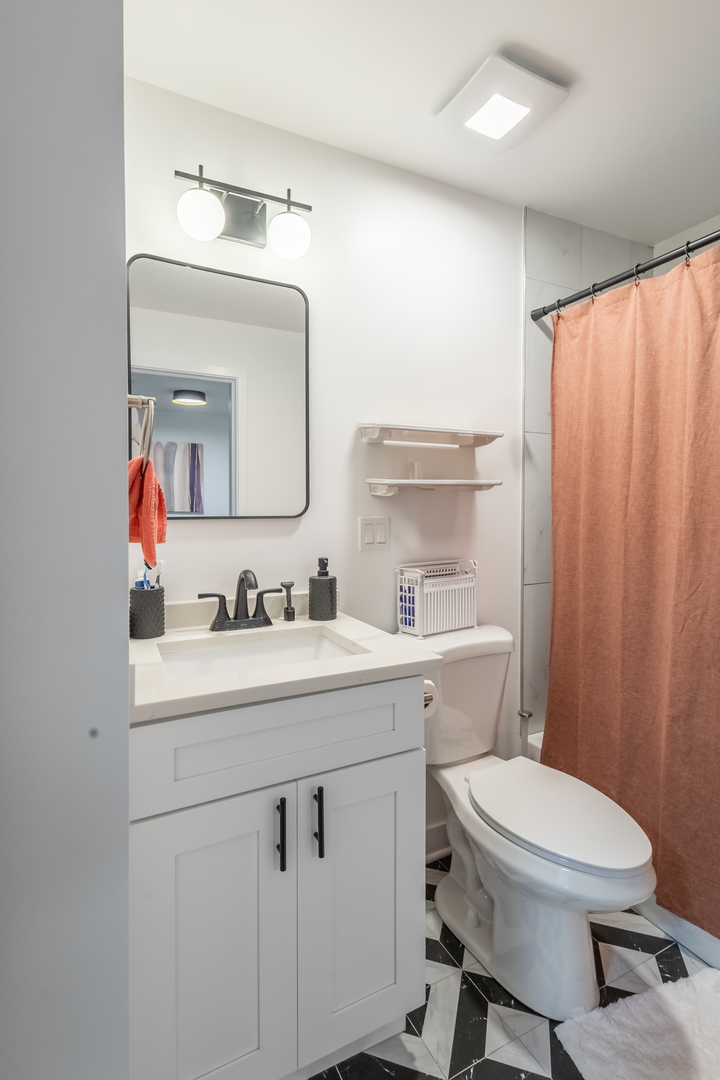 1344 W Ohio Street Property Photo 10