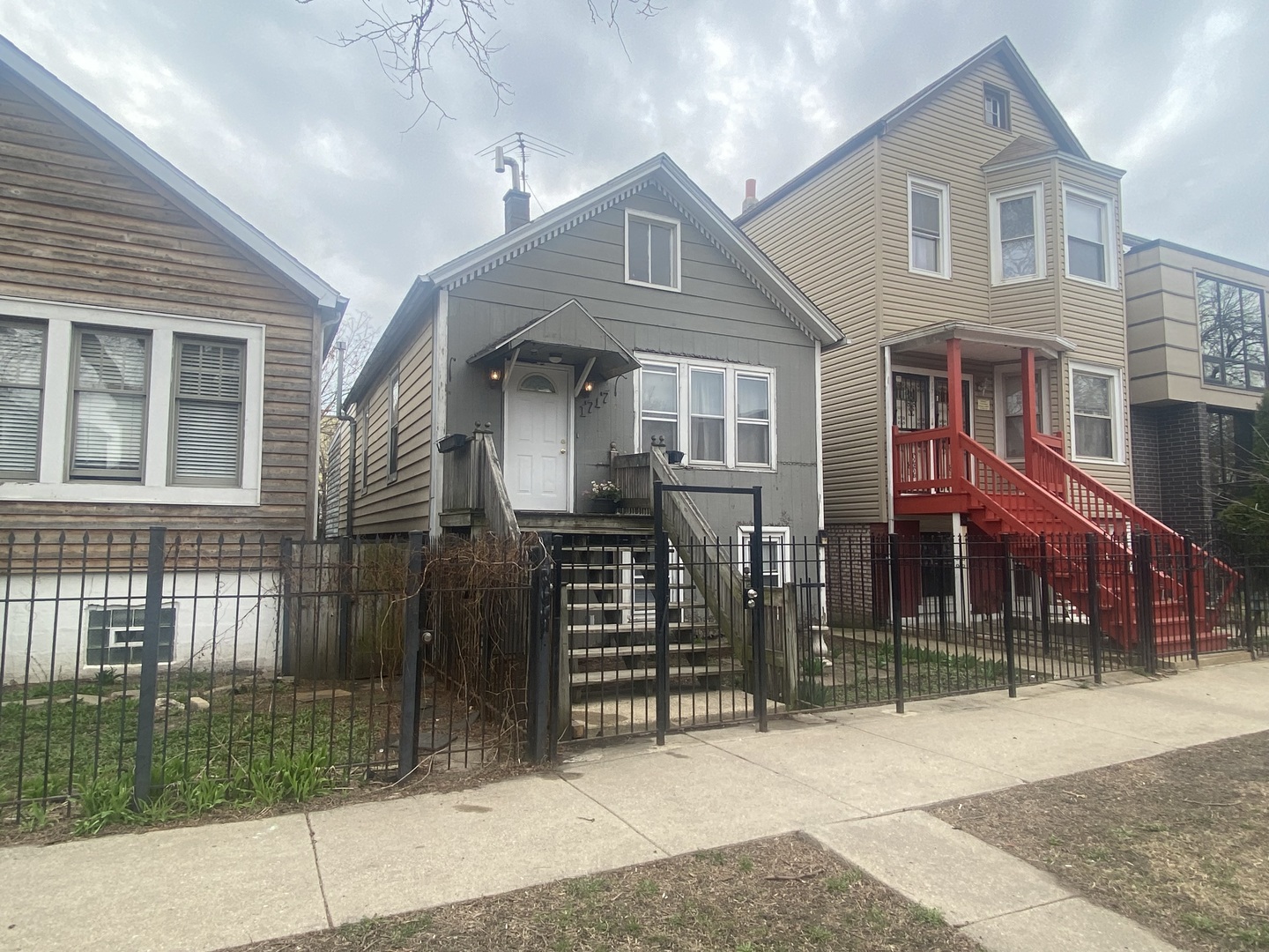 1717 N Mozart Avenue Property Photo 2