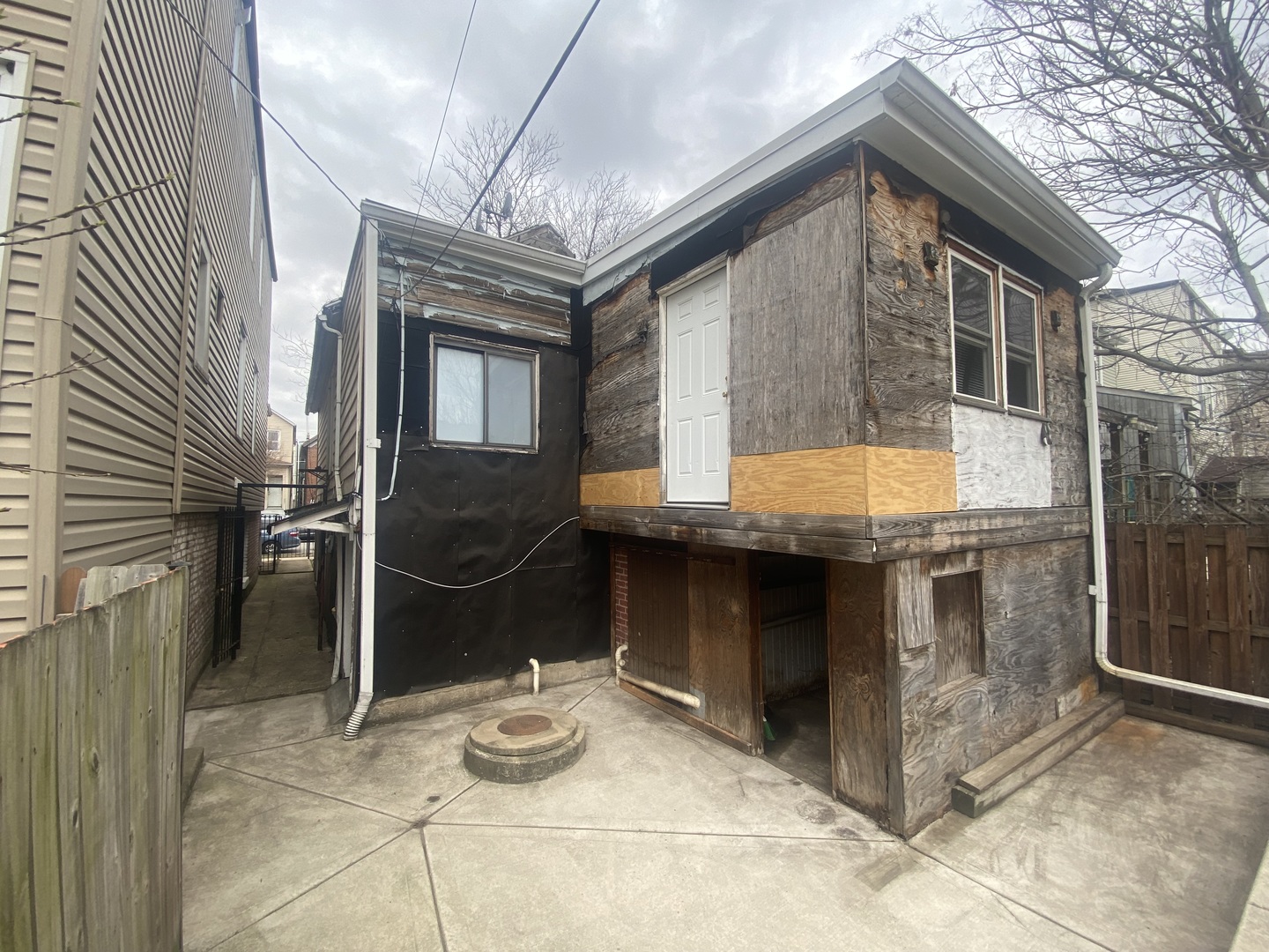 1717 N Mozart Avenue Property Photo 3