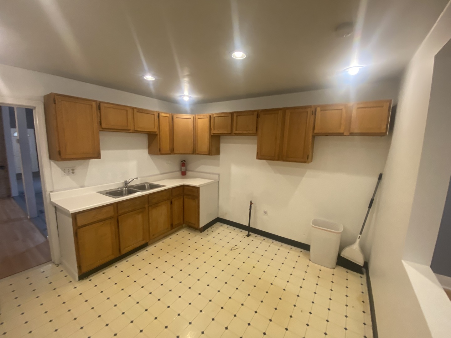1717 N Mozart Avenue Property Photo 10