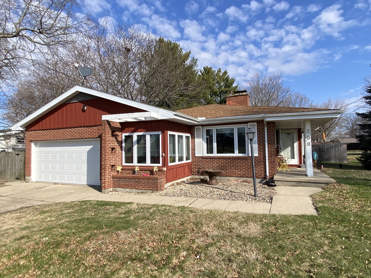 208 E Miller Road Property Photo
