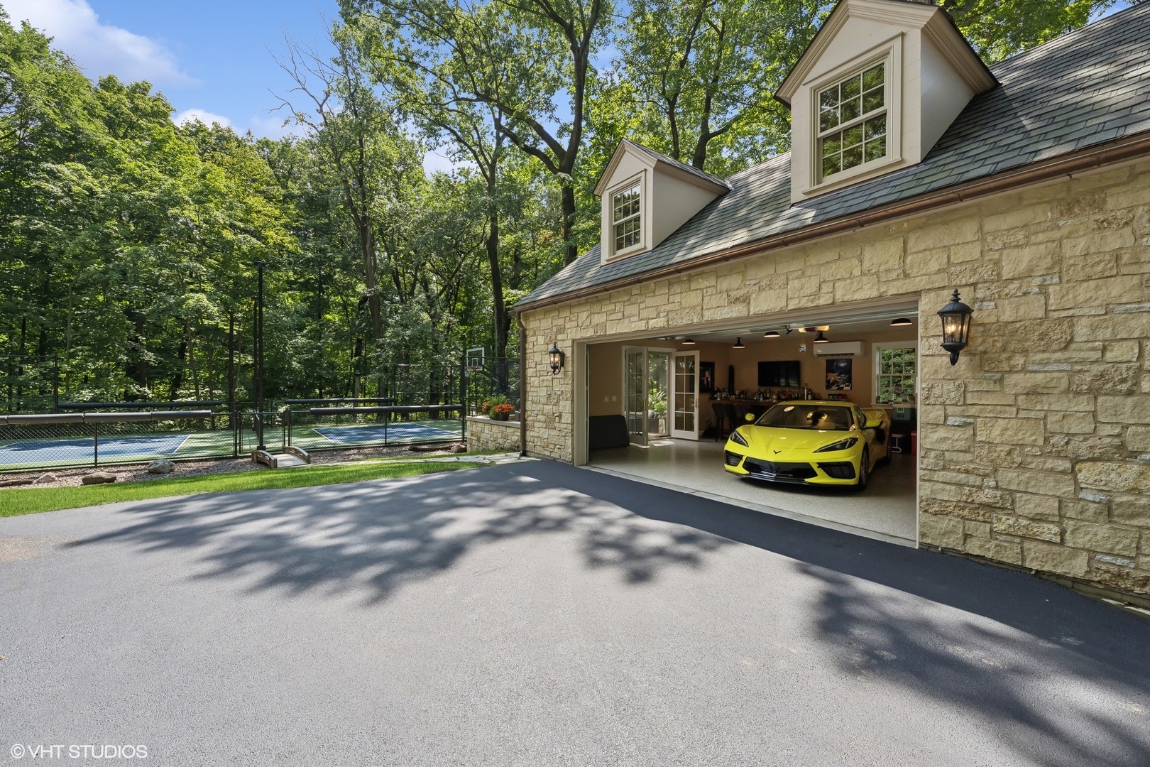 875 Country Club Road Property Photo 7