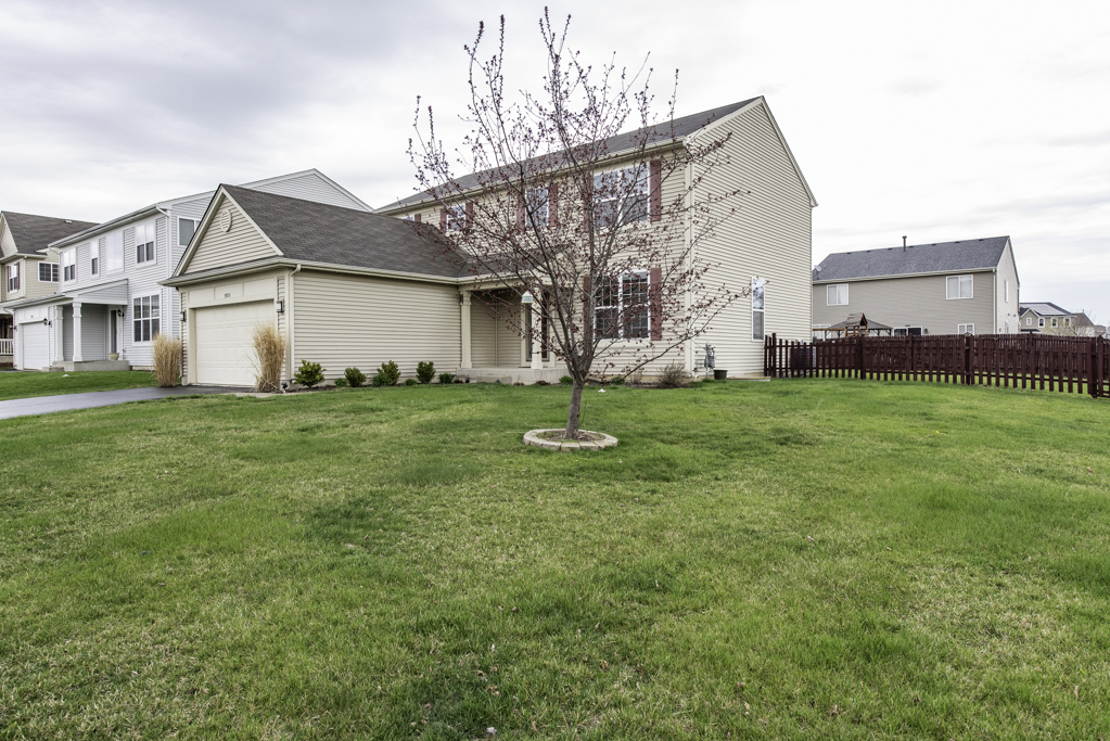 39251 Crofton Lane Property Photo
