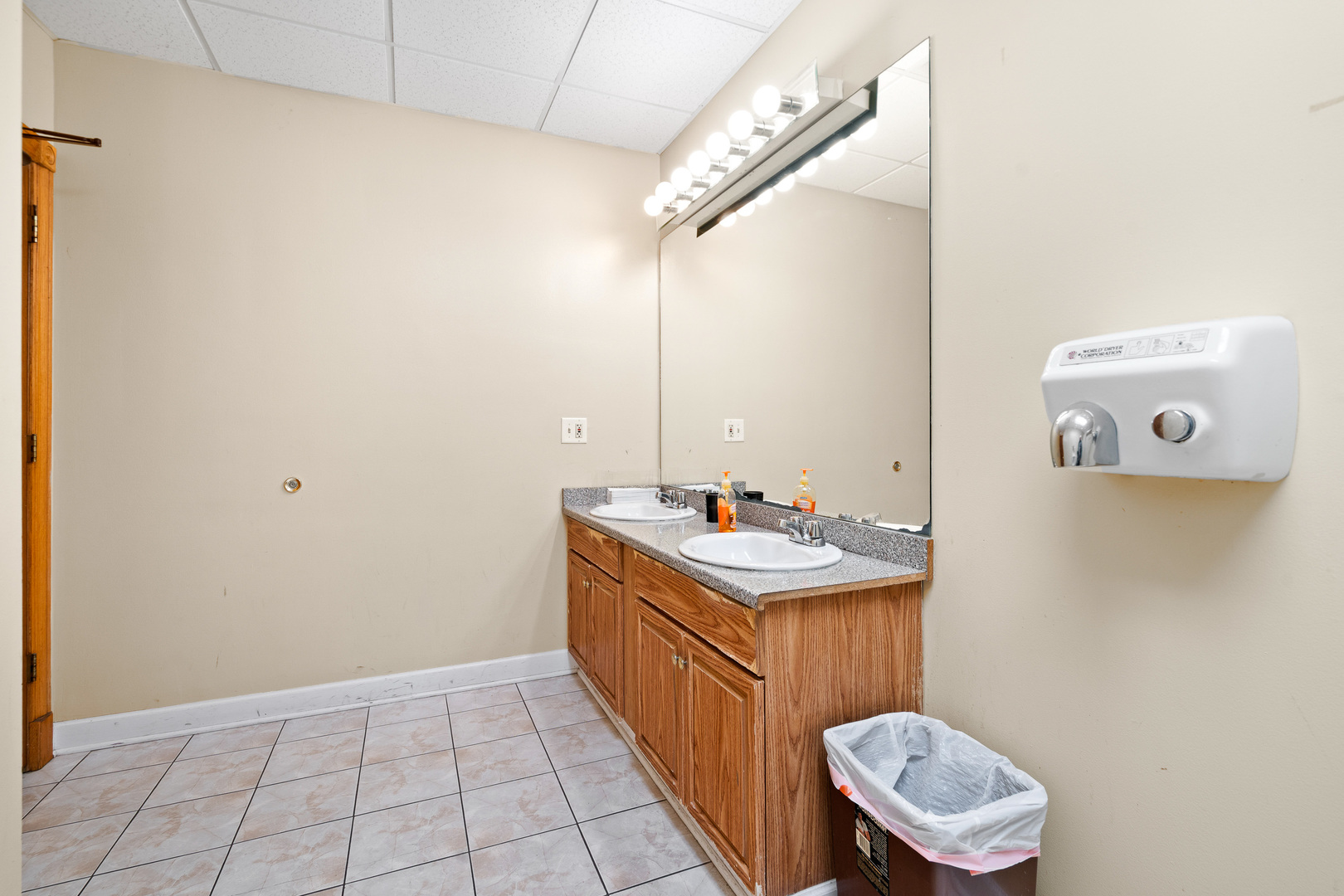 5844 N Milwaukee Avenue Property Photo 8