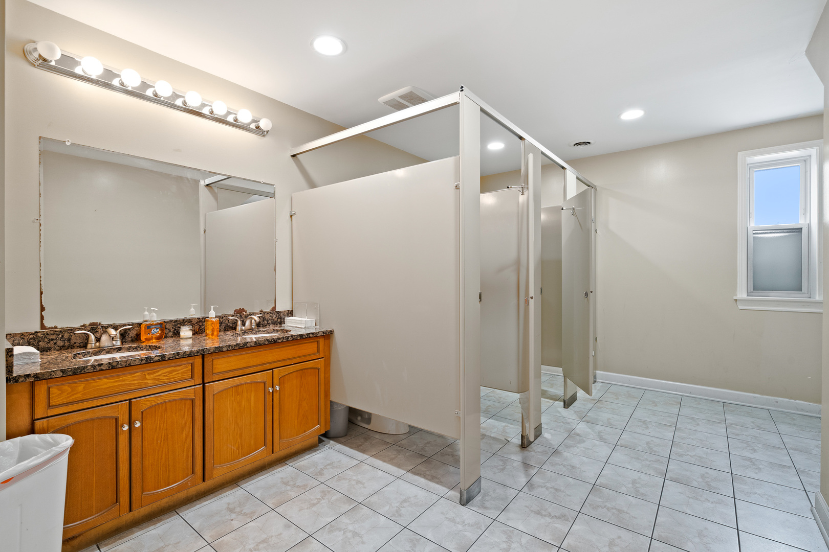 5844 N Milwaukee Avenue Property Photo 9