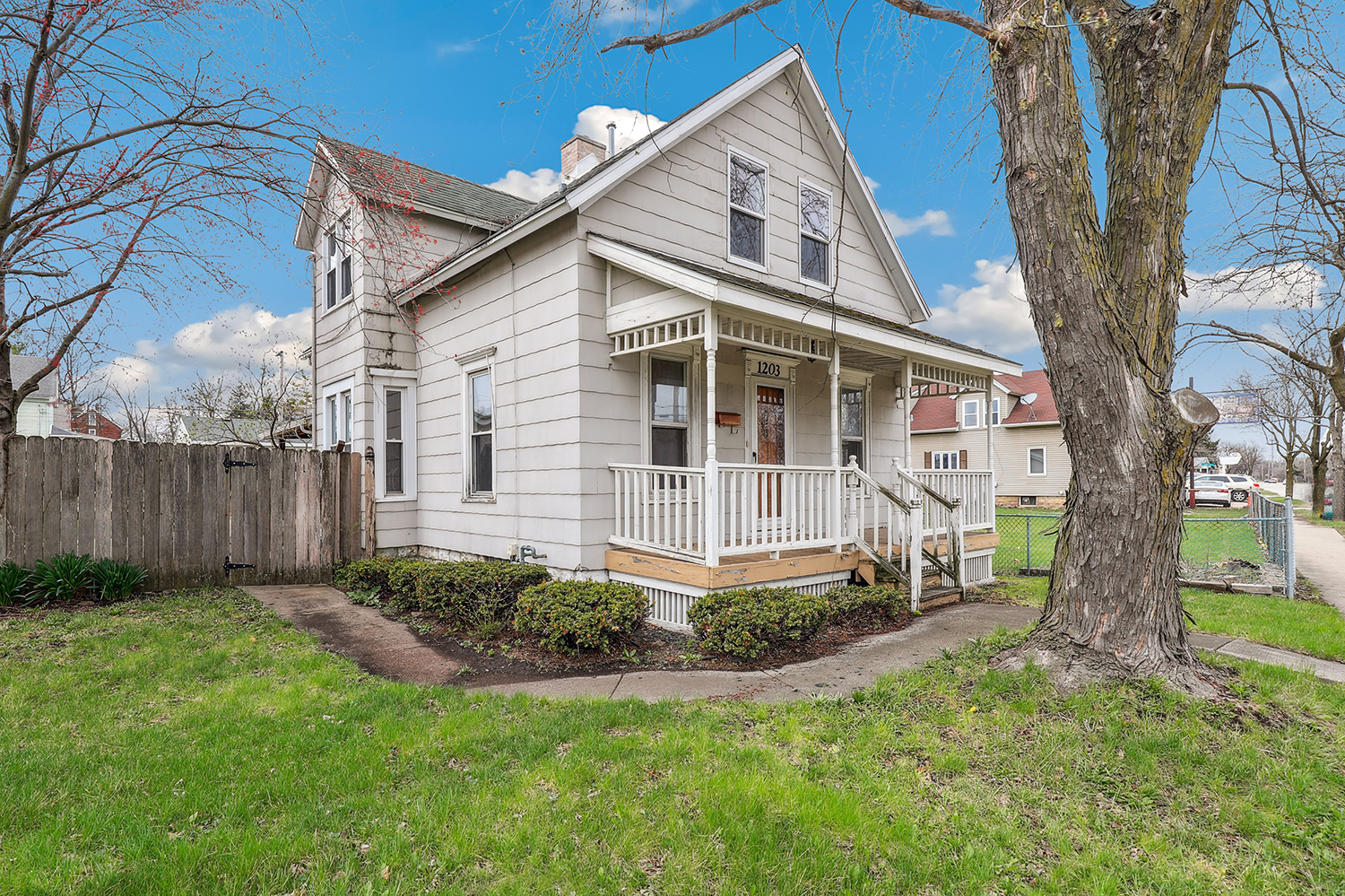 1203 N Broadway Street Property Photo 1