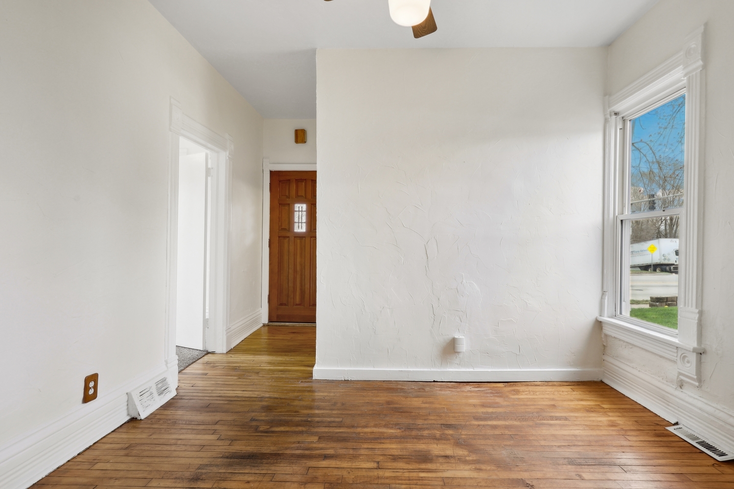 1203 N Broadway Street Property Photo 2