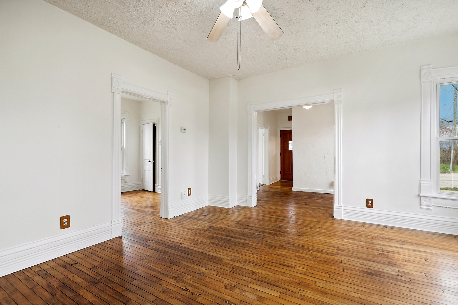 1203 N Broadway Street Property Photo 4
