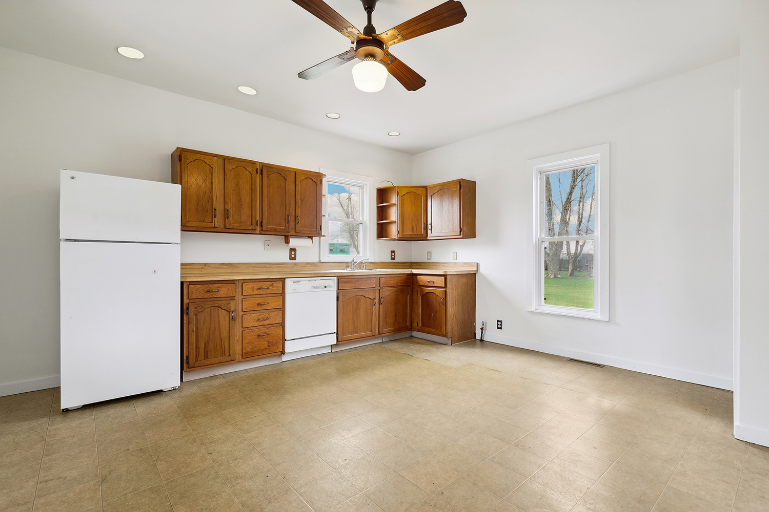 1203 N Broadway Street Property Photo 5