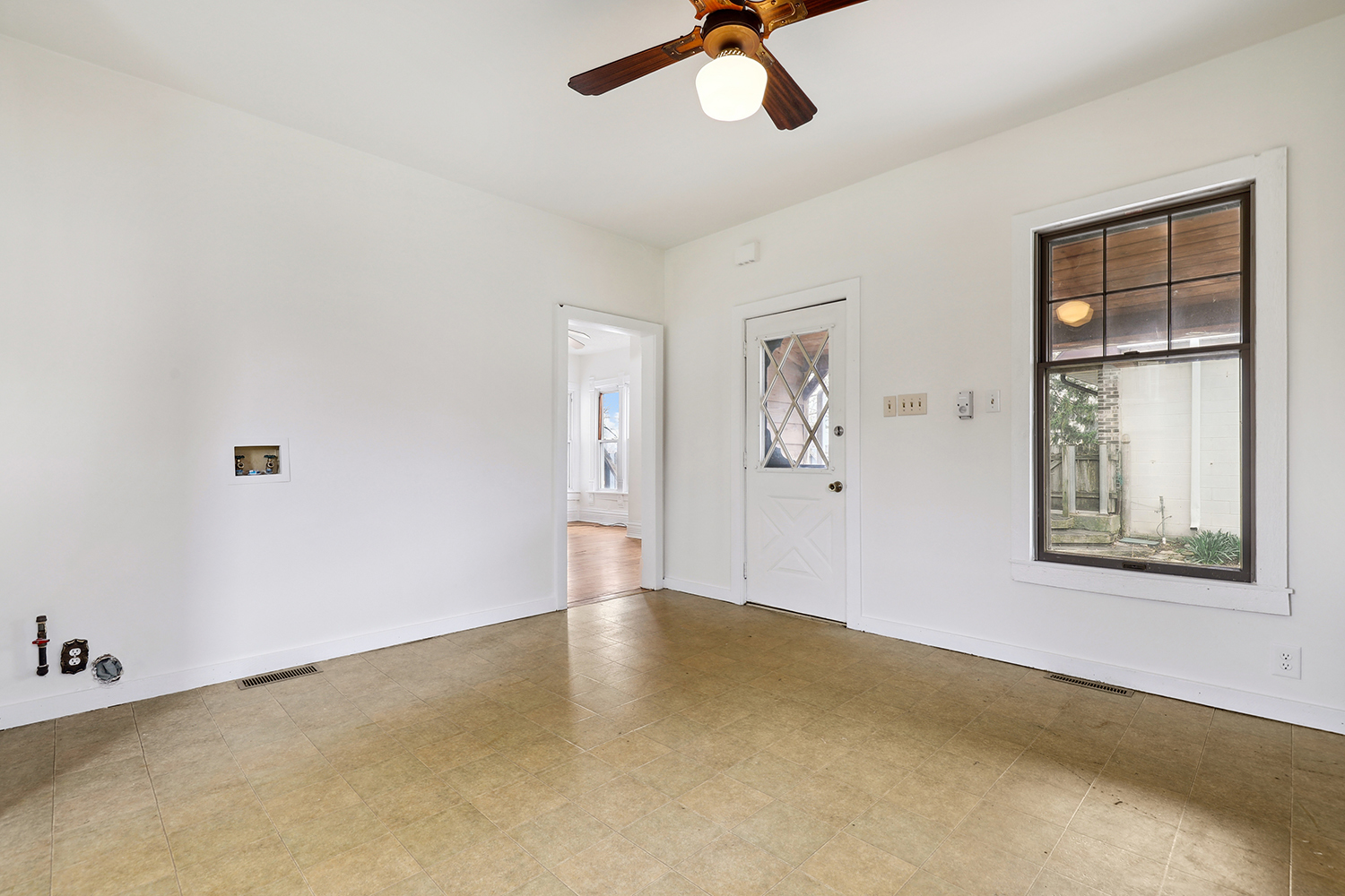 1203 N Broadway Street Property Photo 6